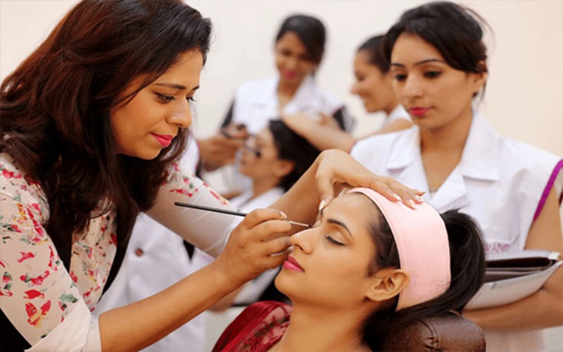 Get The Best Beautician Training Courses at GTTI